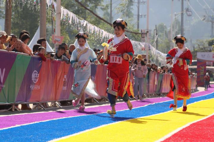 Flowerpot shoe race (Picture provided by the sponsor)