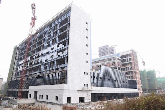 滨江商务大厦主体已完工。江津区滨江新城建设管理中心供图 华龙网发