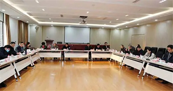 重庆红岩精神研究会第二届理事会1月15日举行会长会及专家会谈。李宏 摄