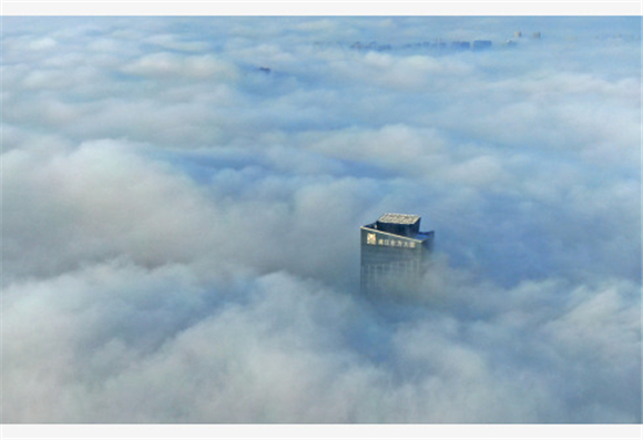 在沈阳市浑南区拍摄的市内雾景（无人机照片）。新华社记者 杨青 摄3