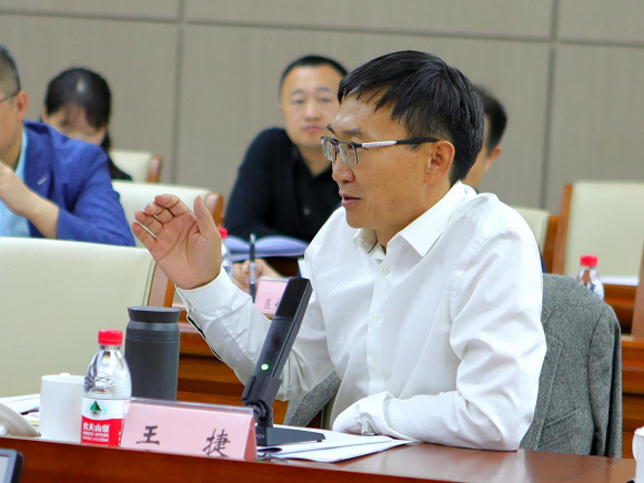 专家为巴南发展建言献策。巴南区融媒体中心供图 华龙网发 3专家为巴南发展建言献策。巴南区融媒体中心供图 华龙网发