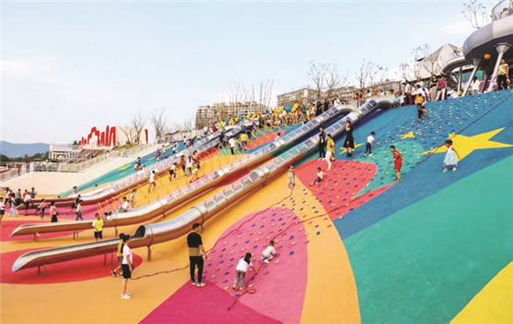 彩云阳光儿童公园建成免费向市民开放。通讯员 徐志全 摄