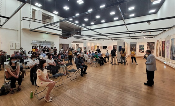 两岸青年美术作品展开幕式现场。重庆市委台办供图 华龙网发