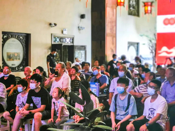 18、游客在巴渝民俗博物馆观看非遗展演。渝北区文化旅游委供图 华龙网发