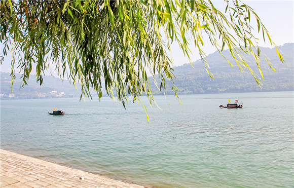 美丽江景。通讯员 余鸿 摄