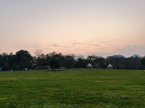 贞丰三岔河国际露营基地。贵州画报供图 华龙网发 贞丰三岔河国际露营基地。贵州画报供图 华龙网发