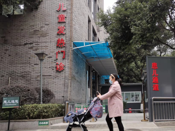 重庆首个中医儿童发热门诊投用。华龙网-新重庆客户端记者 连肖 摄