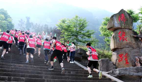 登山比赛休闲周末 登山比赛休闲周末