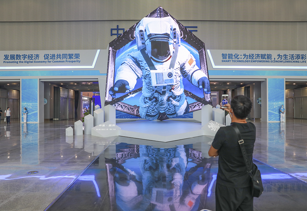 2021年8月23日，中国—上海合作组织数字经济产业论坛、2021中国国际智能产业博览会，在重庆开幕。这场特别的“约会”，带给我们一场特别的“未来体验”。