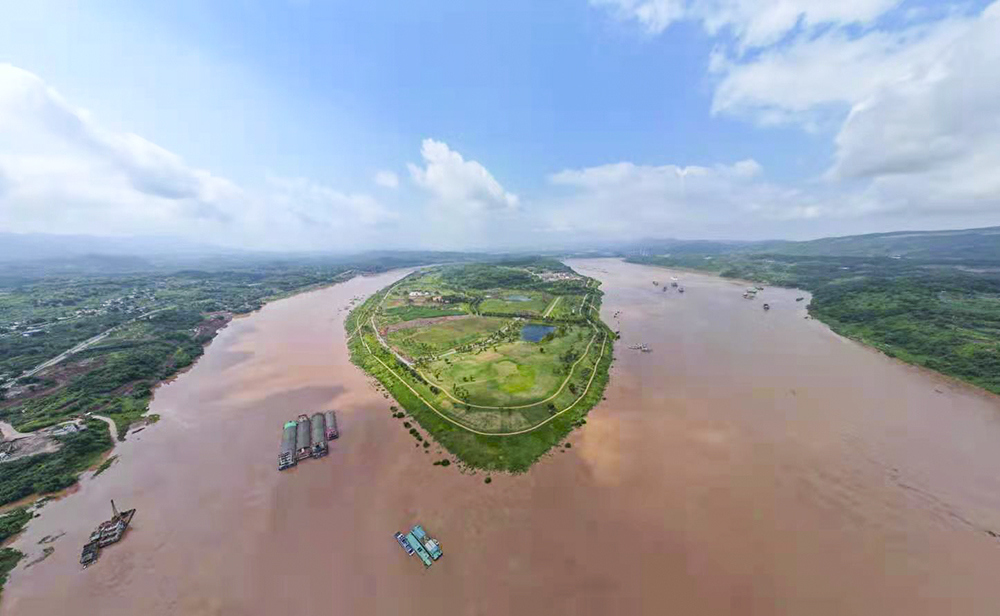 2021年9月7日，长江第1号洪水，嘉陵江第2号洪水过境重庆主城。图为洪水经过广阳岛。