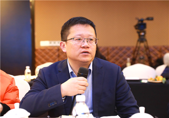 6巴南区委组织部副部长袁泉发表讲话。巴南经济园区供图 华龙网发
