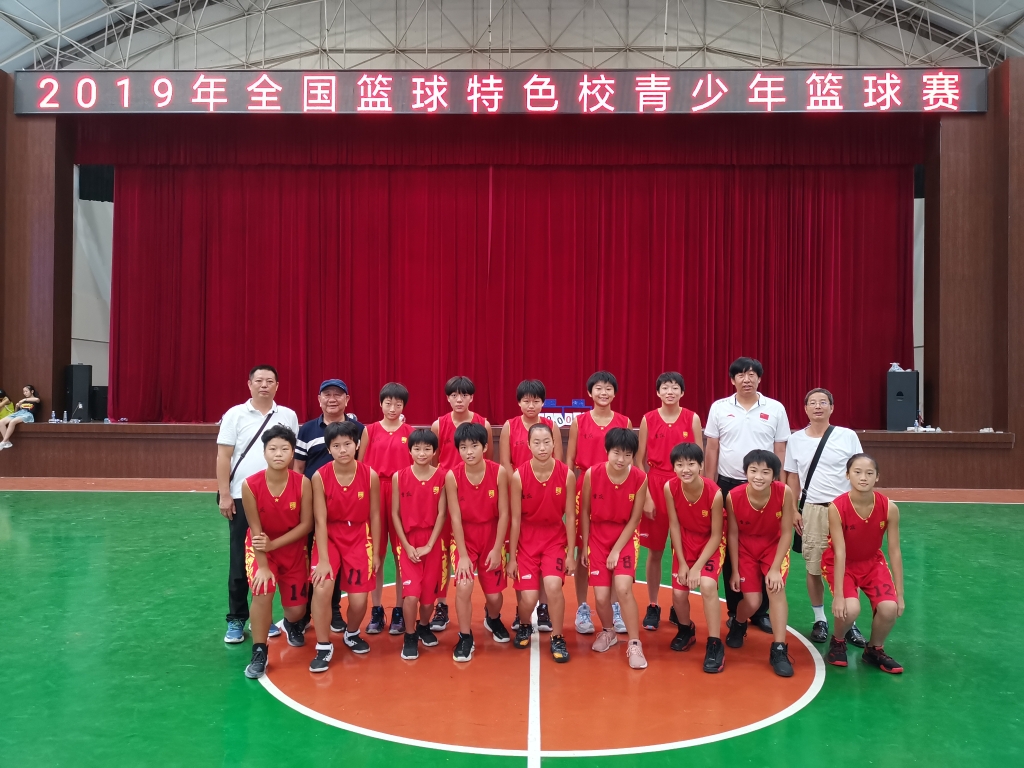 全国篮球特色学校青少年篮球比赛获冠军 学校供图 华龙网发 全国篮球特色学校青少年篮球比赛获冠军 学校供图 华龙网发