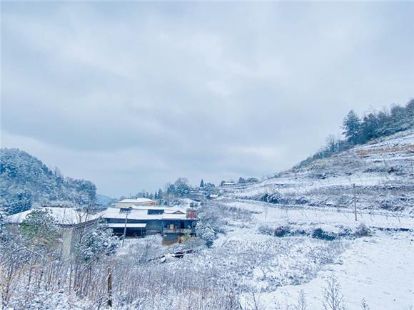 雪景下的农庄。通讯员 倪鑫宏 摄