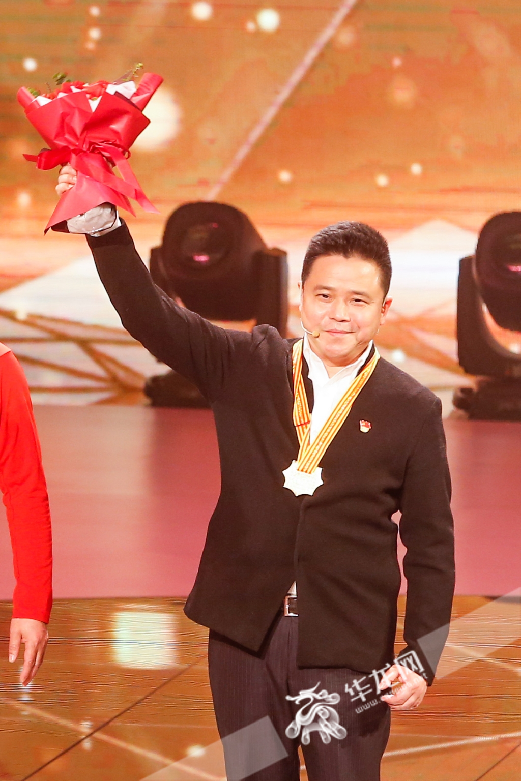 庞茂琨在颁奖典礼上。华龙网-新重庆客户端记者 石涛 摄
