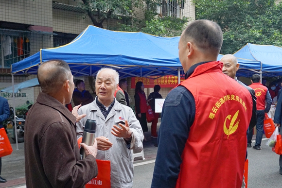 南山花园C区义卖会现场。翠云街道供图