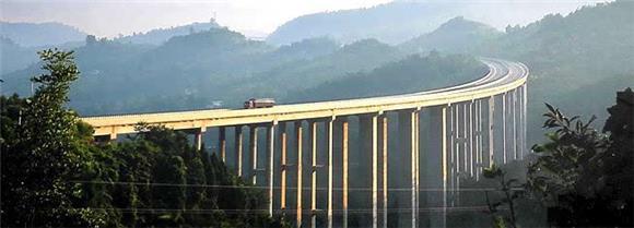 已建成通车的涪丰石高速公路丰都段 丰都县交通局供图