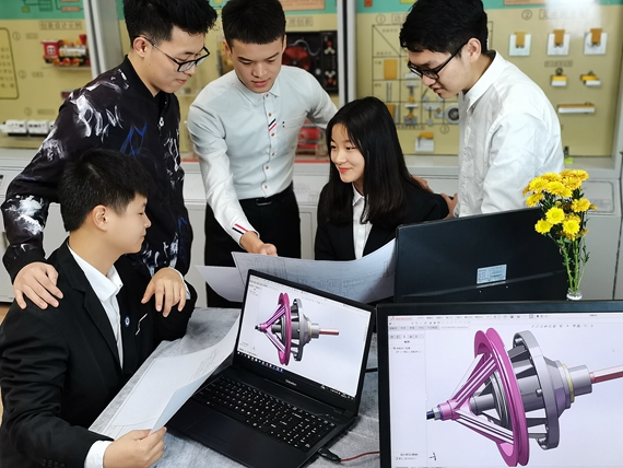 學生實訓 重慶機電職業技術大學供圖 華龍網發 4、