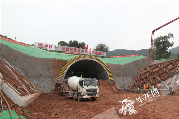 視頻途經重慶永川江津等地渝昆高鐵川渝段全面開工建設