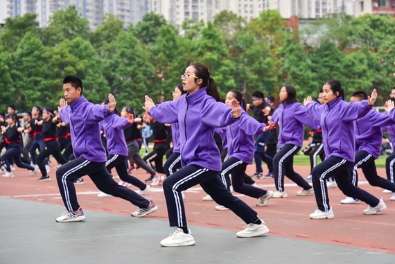 南渝中学武术自编操比赛现场 南渝中学供图 华龙网发 5、南渝中学武术自编操比赛现场 南渝中学供图 华龙网发