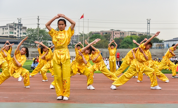 南渝中学武术自编操比赛现场 南渝中学供图 华龙网发 3、南渝中学武术自编操比赛现场 南渝中学供图 华龙网发