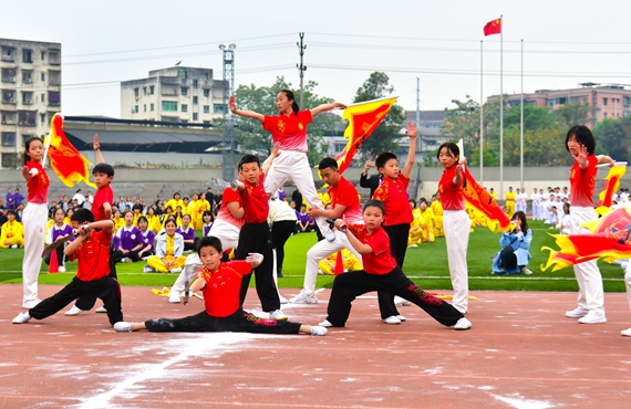 南渝中学武术自编操比赛现场 南渝中学供图 华龙网发 4、南渝中学武术自编操比赛现场 南渝中学供图 华龙网发
