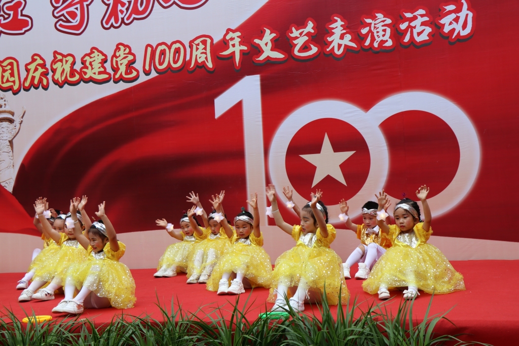 建党100周年儿童舞蹈图片