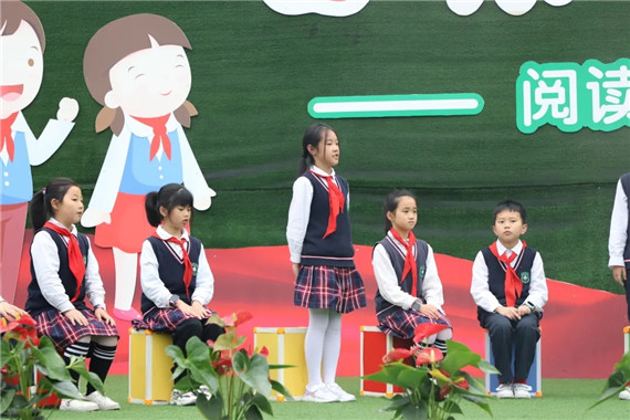 国旗下的思贤童剧 树人思贤小学校供图 华龙网发 2国旗下的思贤童剧 树人思贤小学校供图 华龙网发