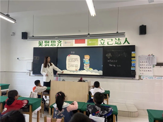 老师讲解阅读知识 树人思贤小学校供图 华 6老师讲解阅读知识 树人思贤小学校供图 华龙网发