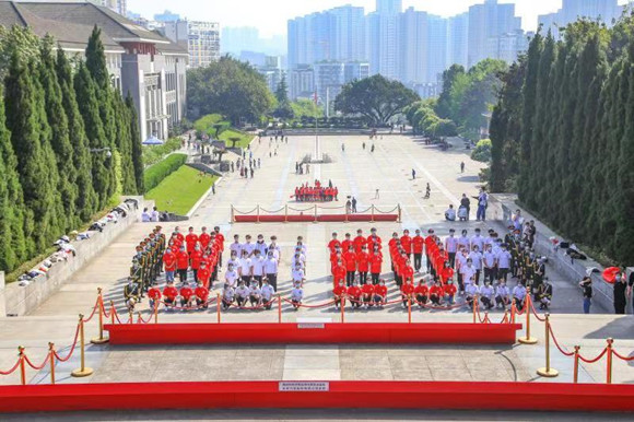 重庆城市管理职业学院开展清明祭英烈主题团日活动。通讯员 徐果摄