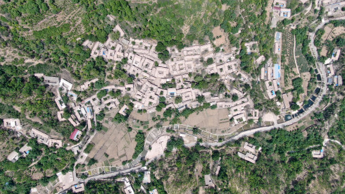 5月11日拍摄的英谈村（无人机照片）。新华社记者 骆学峰 摄1