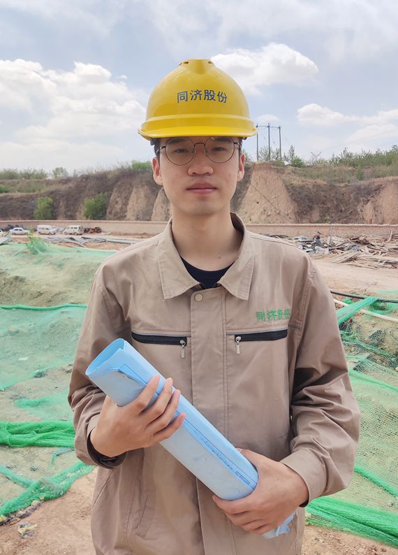 正在顶岗实习中的蒋鹏 重庆工程职业技术学院供图 华龙网发 正在顶岗实习中的蒋鹏 重庆工程职业技术学院供图 华龙网发