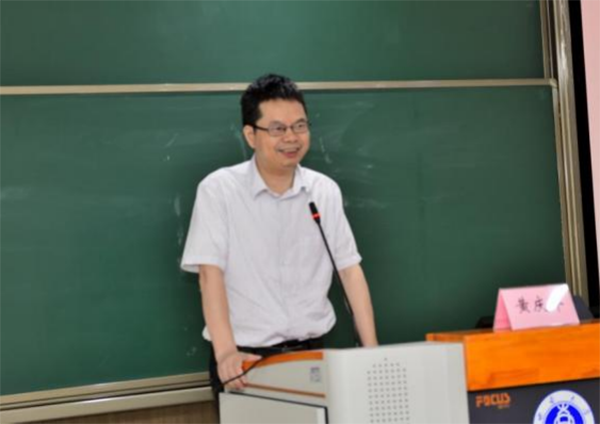 西南大学经济管理学院副院长黄庆华