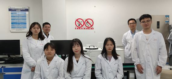 学生在实验室参加导师科研训练 重庆理工大学供图 华龙网发