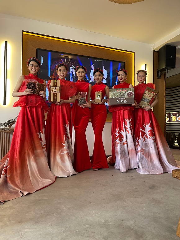凤来商号将家乡的特产推广出来。重庆凤祖文化旅游开发有限公司供图 华龙网发 凤来商号将家乡的特产推广出来。 重庆凤祖文化旅游开发有限公司供图 华龙网发