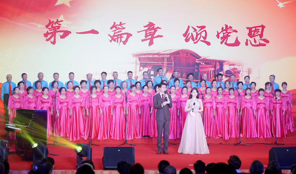 今（18）日，沙坪坝区举行“丹心向党 礼赞辉煌”庆祝中国共产党成立一百周年文艺汇演。通讯员 李明  摄