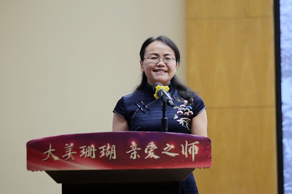 南岸区教委副主任朱静萍讲话 珊瑚实验小学供图 华龙网发