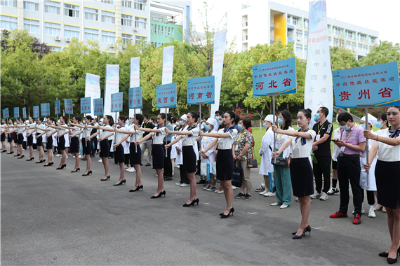 1、2021年全国职业院校技能大赛中药传统技能赛项在渝开幕 重庆三峡医药高等专科学校供图  华龙网发