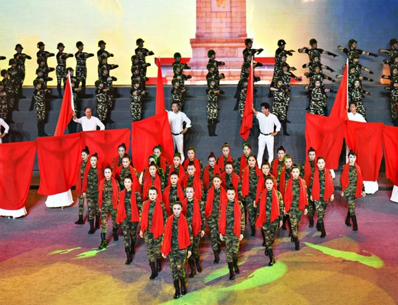 歌舞《人民解放军攻占南京》。许可 摄
