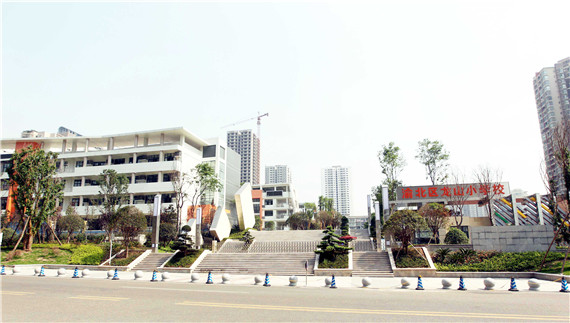 学校大门