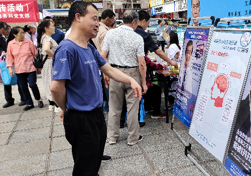 宣传活动现场 杨媚摄_副本