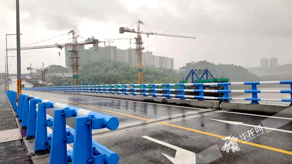 仙桃数据谷悦港大桥右幅已通车。华龙网-新重庆客户端记者 闫仪 摄
