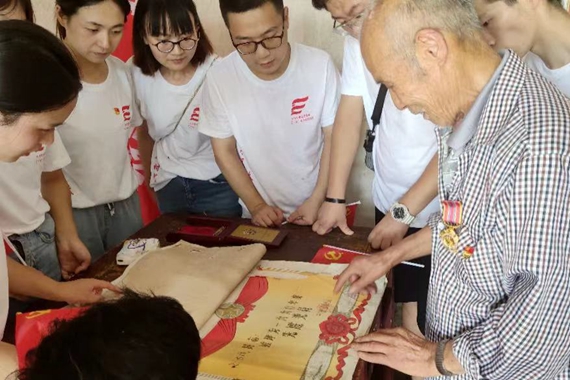 老党员讲述红色故事 学校供图 华龙网发 (2)