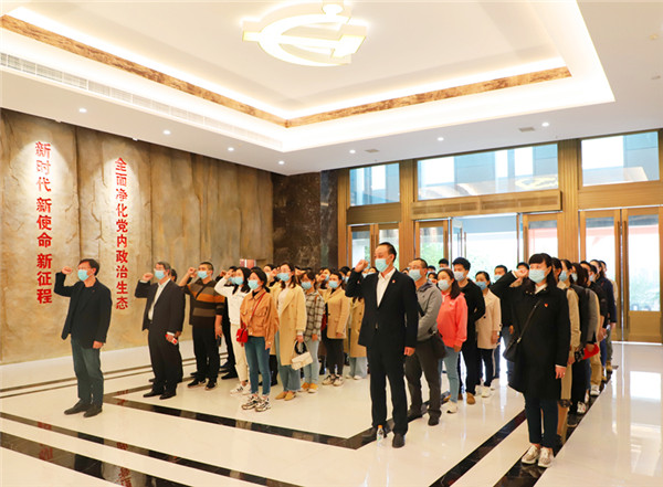 图二 2021年4月 分公司党员参加重庆市党风廉政教育基地教育学习活动