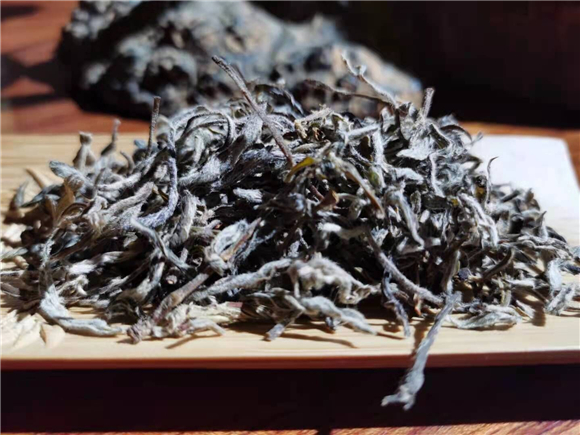 2石柱老鹰茶古树制成的茶叶。中域农业公司供图 华龙网发