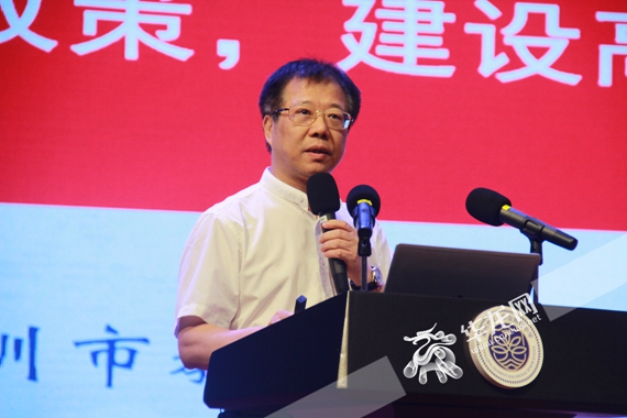 深圳市教育局党组成员、副局长王水发 罗东 摄