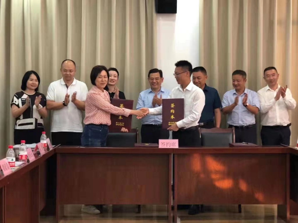 江北区人力社保局推荐创业导师、创业孵化基地、创业项目与花田乡签订框架协议。重庆市人力社保局 供图 华龙网-新重庆客户端 发 江北区人力社保局推荐创业导师、创业孵化基地、创业项目与花田乡签订框架协议。重庆市人力社保局 供图 华龙网-新重庆客户端 发