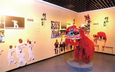 梁平狮舞的服装道具展示。