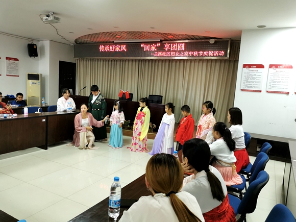 江北妇联开展中秋节家风主题活动。 江北区妇联供图 华龙网发