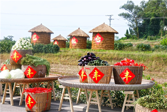 9月23日，2021年中国农民丰收节暨第四届长江三峡（梁平）晒秋节活动现场的造型。通讯员 向成国 摄