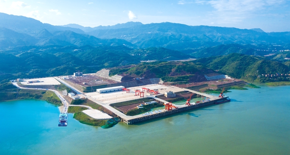 重庆新生港是交通运输部批复的长江上游首个万吨级码头。忠县交通局供图